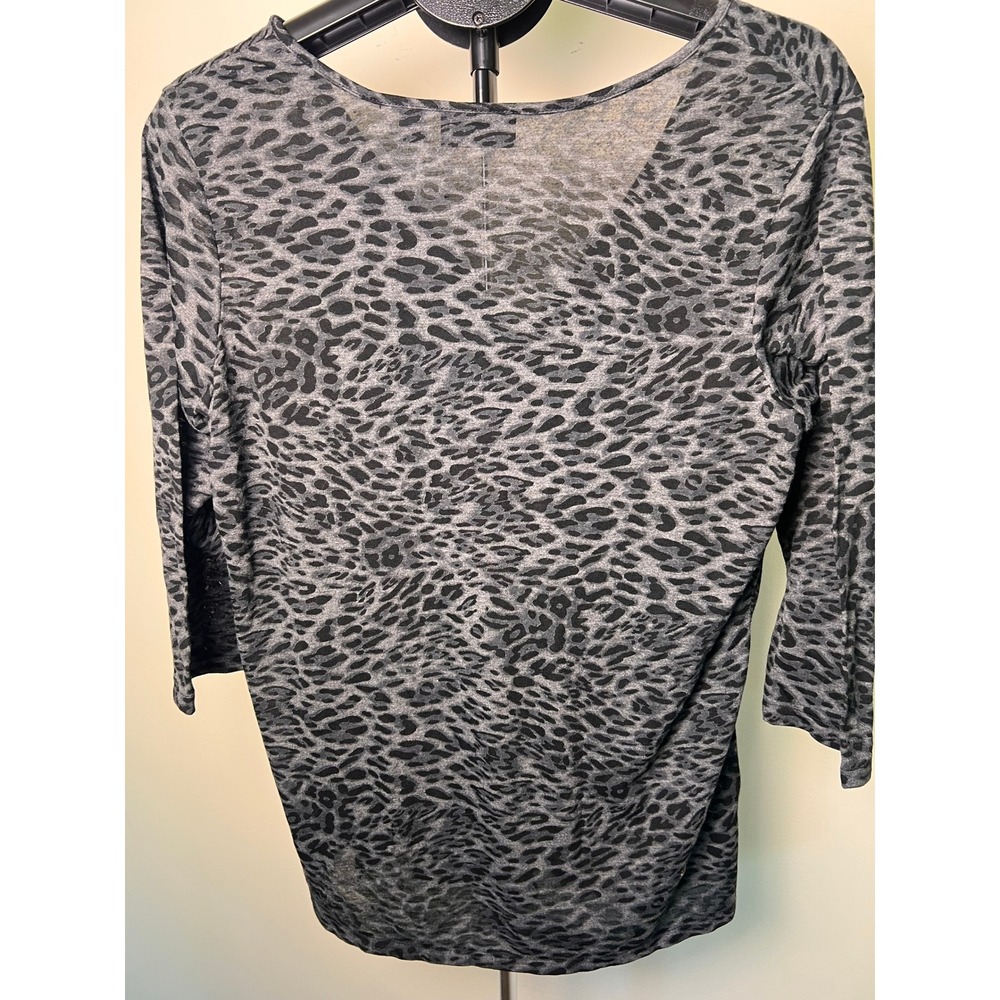 Animal Print Top Women 14/16 Gray Leopard Excellent V-Neck 3/4 Sleeve Casual